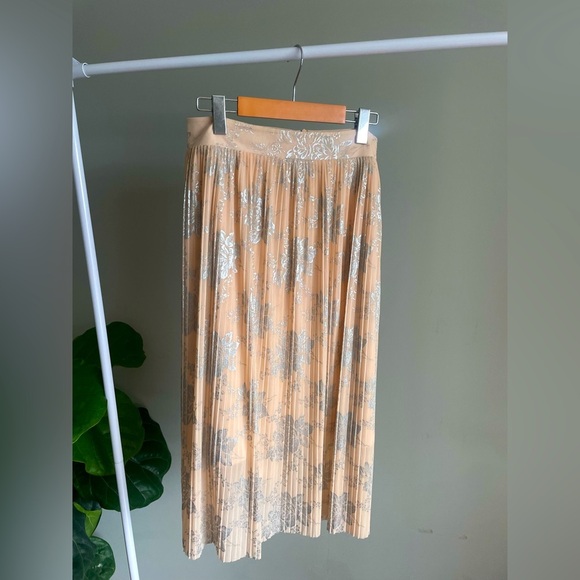 Kenneth Cole Reaction Accordian Skirt Size Medium - Picture 1 of 4